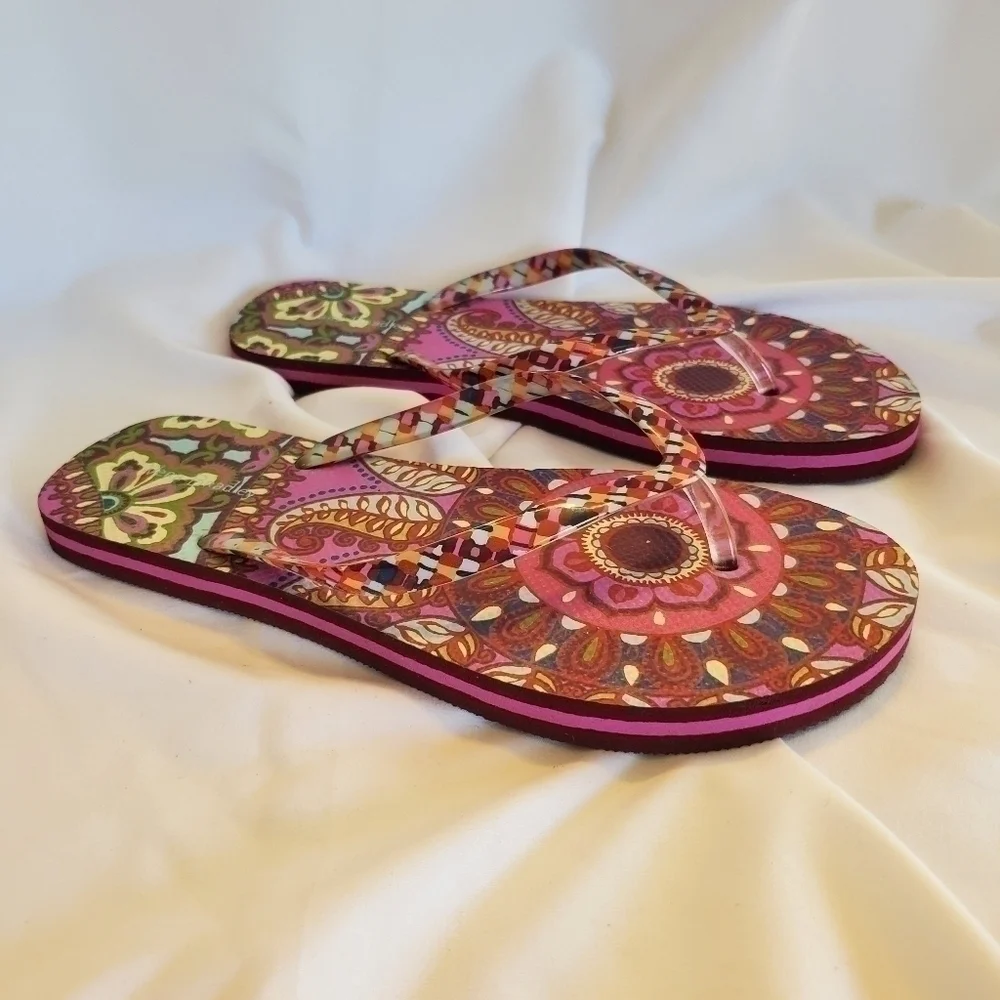 Vera Bradley Resort Medallion Flip Flops sz 7-8